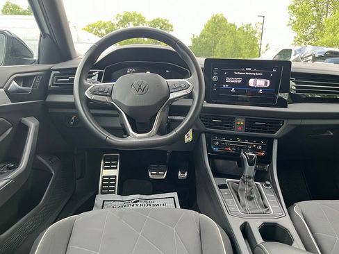 Certified 2025 Volkswagen Jetta Sport FWD image 20