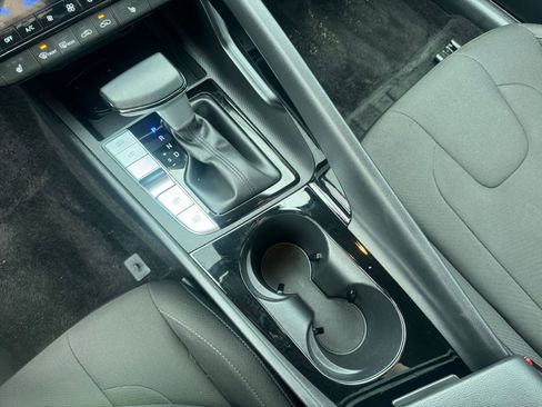 Used 2025 Hyundai Elantra SEL image 41