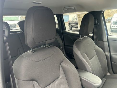 Used 2019 Jeep Renegade Altitude w/ Quick Order Package 2XM image 40