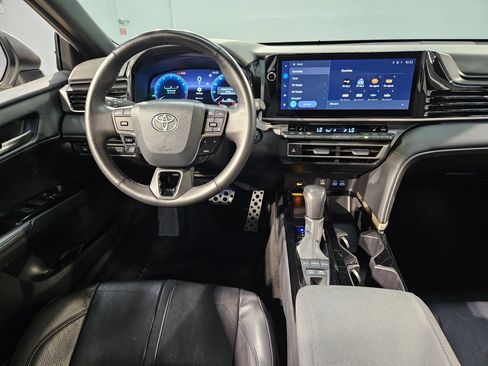Used 2025 Toyota Camry XSE FWD image 9