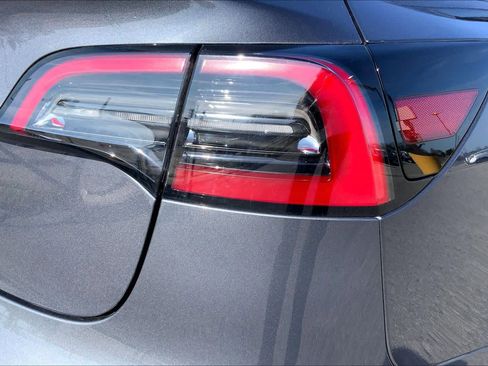 Used 2023 Tesla Model 3 Standard Range image 28