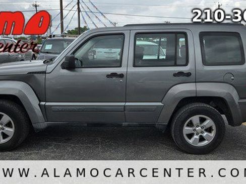 Used 2012 Jeep Liberty Sport image 2