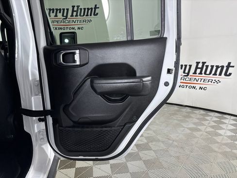 Used 2022 Jeep Gladiator Sport AWD/4WD image 27