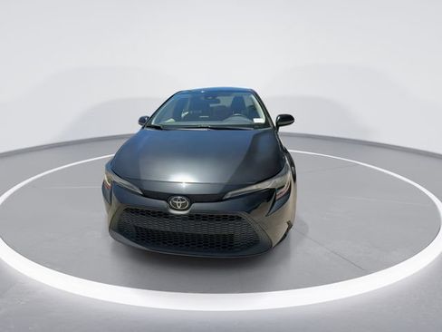Used 2022 Toyota Corolla LE FWD image 3