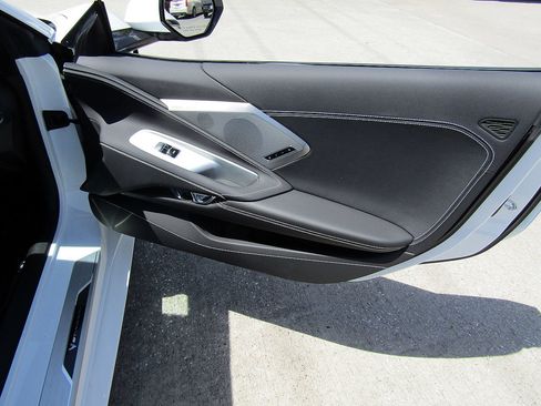 Used 2022 Chevrolet Corvette Stingray Preferred Cpe w/ Z51 Performance Package RWD image 14