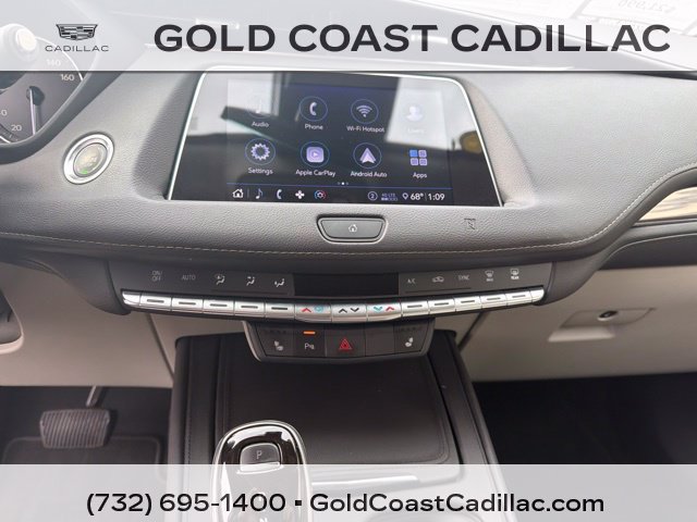 Used 2020 Cadillac XT4 Luxury w/ Cold Weather Package FWD image 20