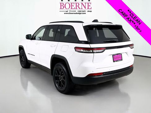 Used 2025 Jeep Grand Cherokee Altitude image 5