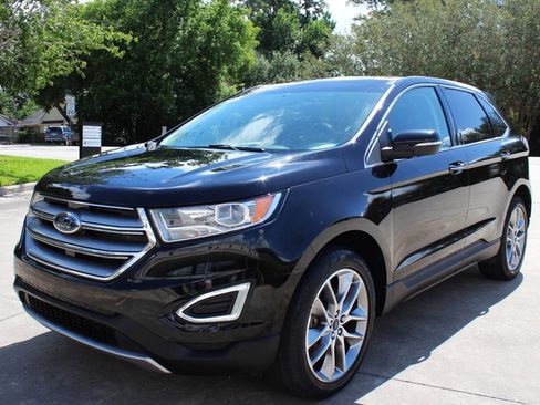 Used 2017 Ford Edge Titanium w/ Equipment Group 301A FWD image 4