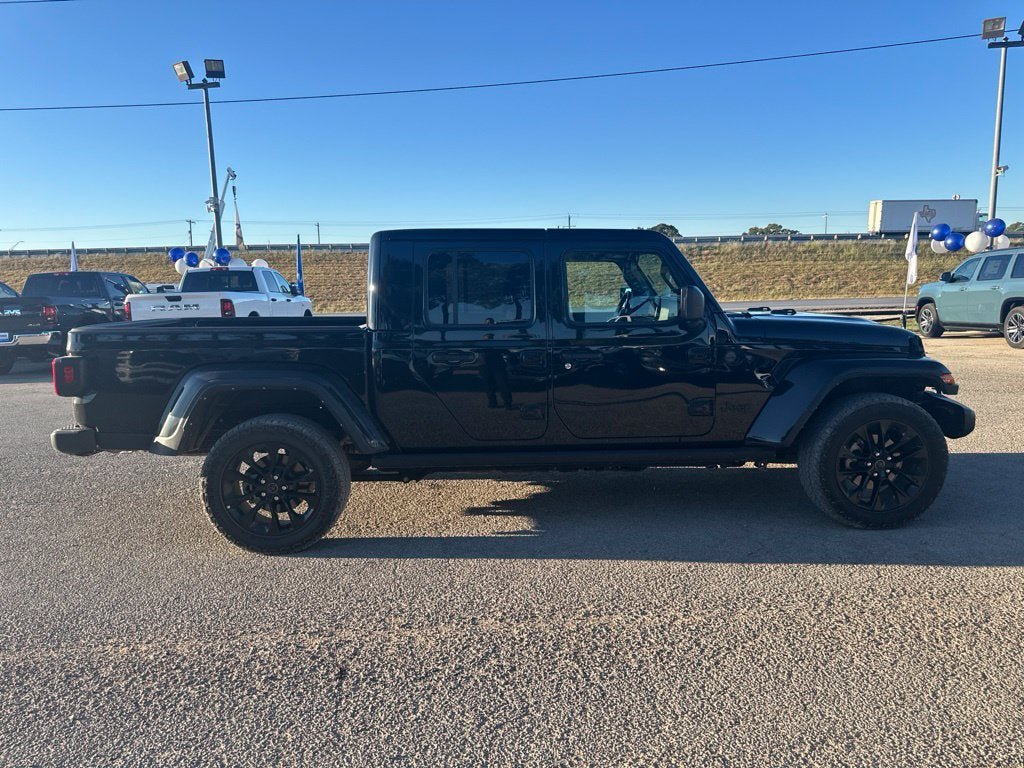 Used 2025 Jeep Gladiator Sport AWD/4WD image 3