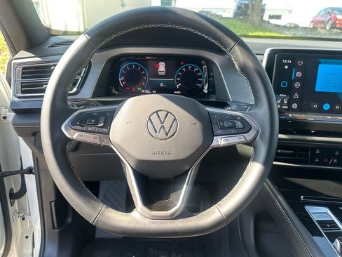 Used 2025 Volkswagen Atlas Cross Sport SE image 13