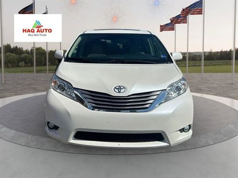Used 2017 Toyota Sienna XLE w/ XLE Navigation Package image 2
