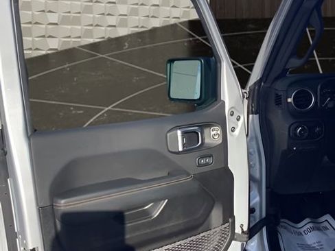 Used 2024 Jeep Wrangler Unlimited Sahara w/ Technology Group image 15