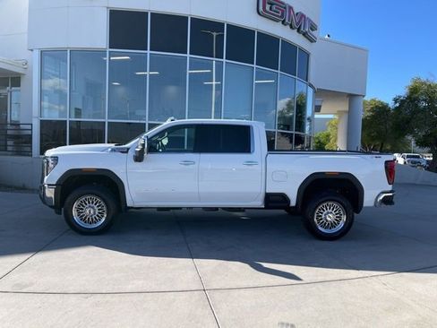 Used 2026 GMC Sierra 3500 SLT w/ SLT Convenience Package AWD/4WD image 4