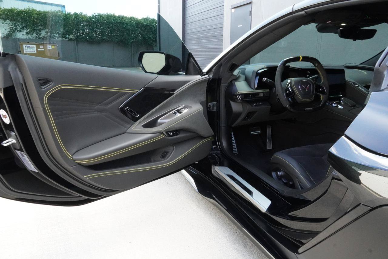Used 2025 Chevrolet Corvette Z06 w/ Z07 Performance Package RWD image 34