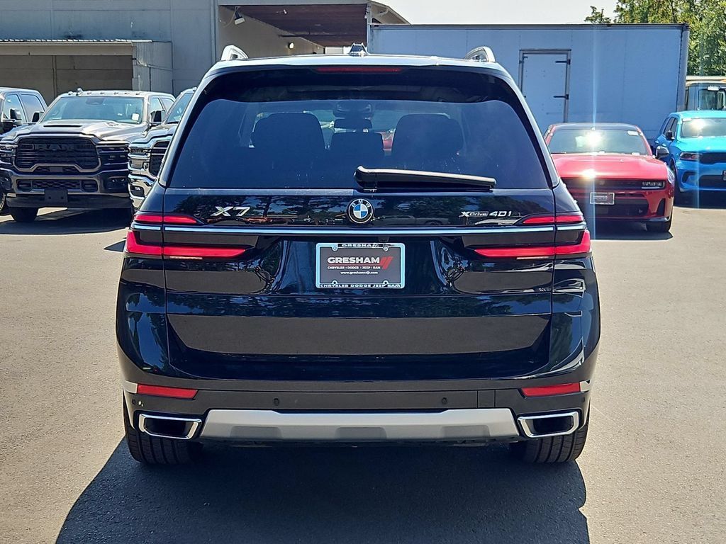 Used 2025 BMW X7 xDrive40i w/ Premium Package AWD/4WD image 6
