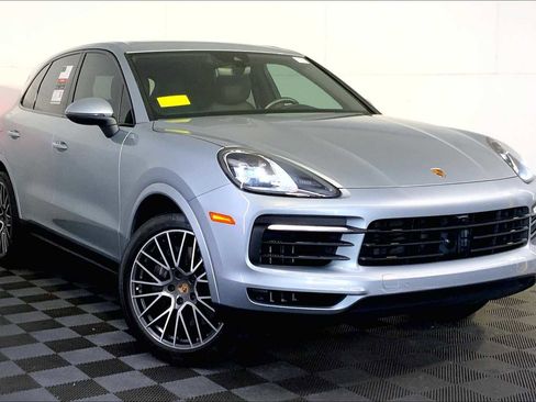 Used 2023 Porsche Cayenne w/ Premium Package image 9