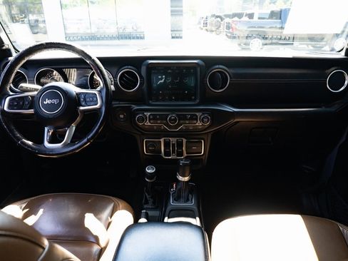 Used 2020 Jeep Gladiator Overland image 9