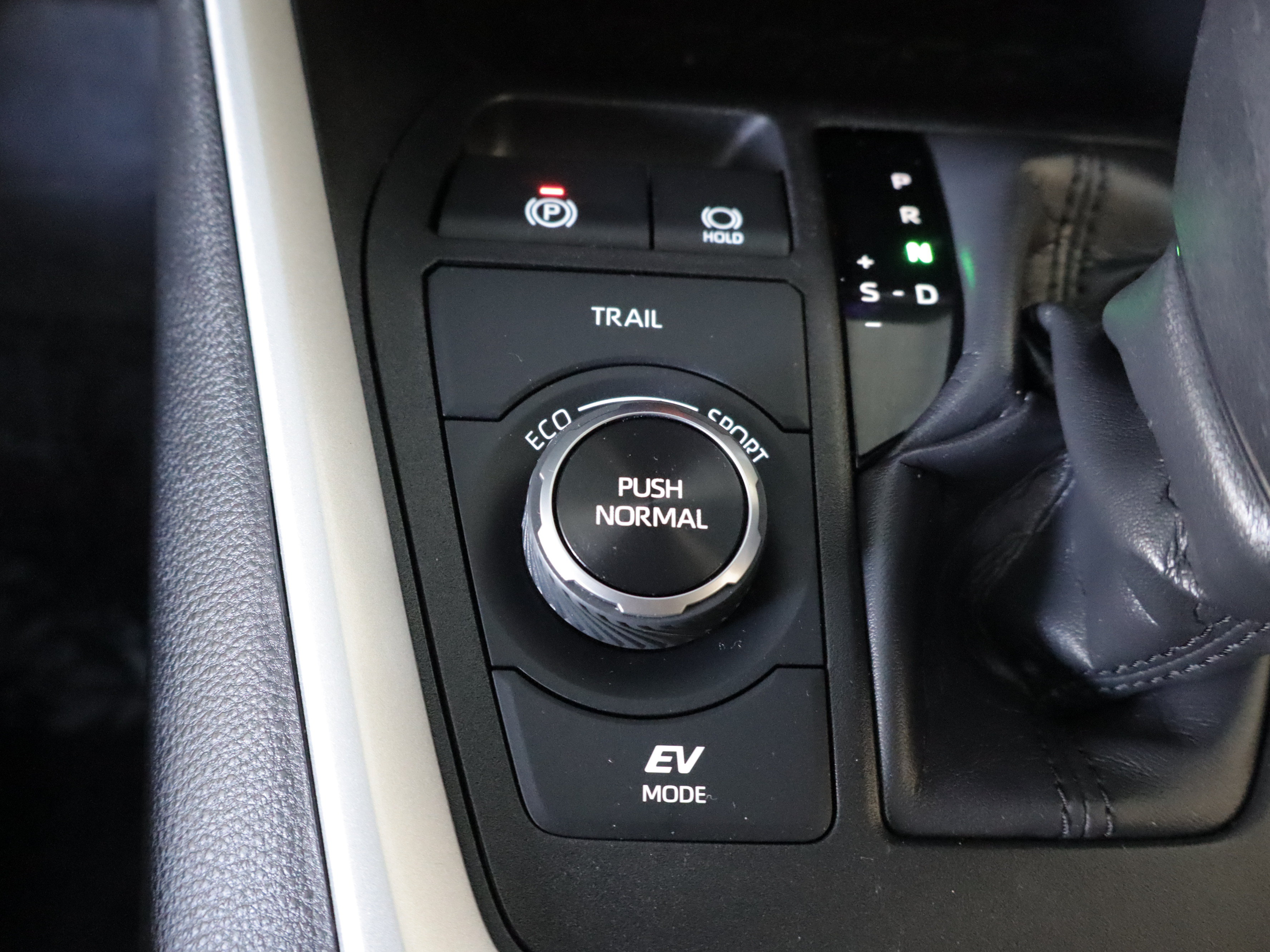 Used 2023 Toyota RAV4 XLE w/ Convenience Package AWD/4WD image 18