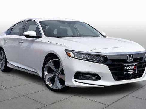 Used 2018 Honda Accord Touring image 3