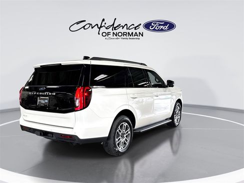 New 2026 Ford Expedition Active image 8