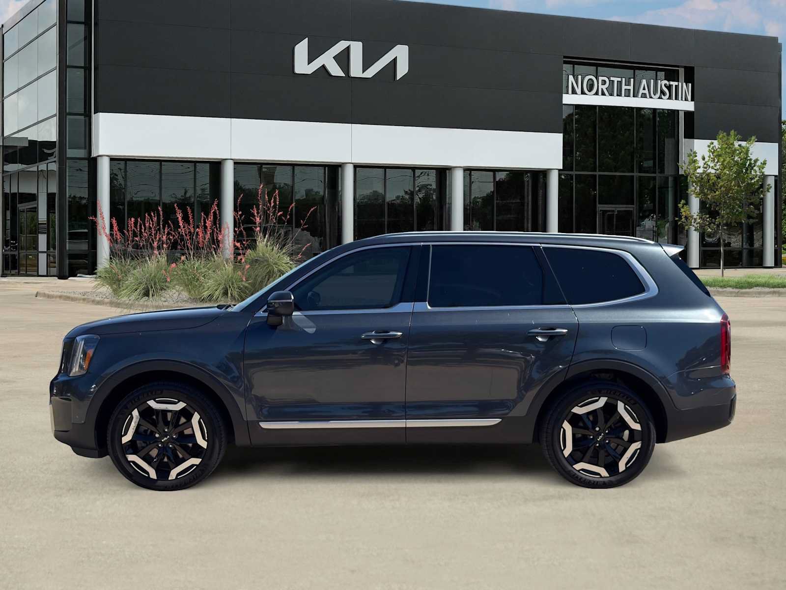Used 2023 Kia Telluride S w/ S Sunroof Package FWD image 8