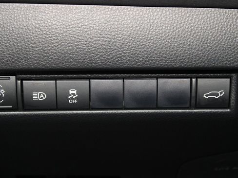 Used 2021 Toyota Venza XLE image 24