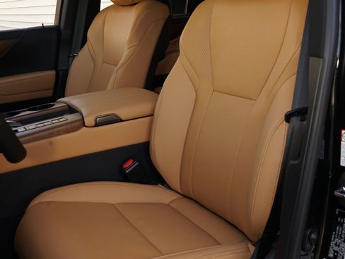 Used 2026 Lexus LX 600 4WD w/ Appearance Package image 9