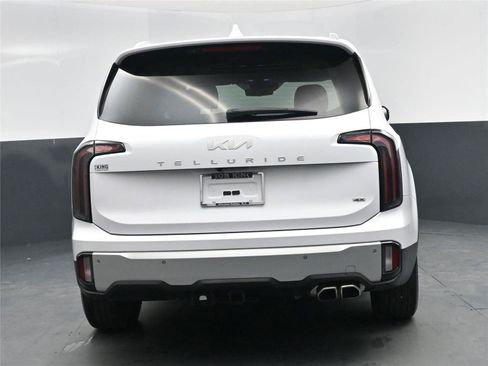 Used 2024 Kia Telluride SX Prestige w/ Towing Package image 13