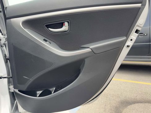 Used 2016 Hyundai Elantra GT w/ Option Group 02 image 31