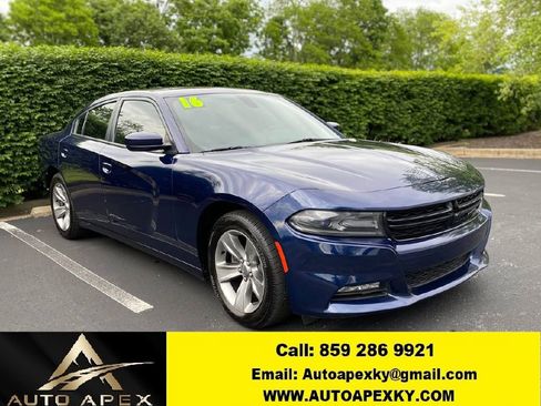 Used 2016 Dodge Charger SXT image 1