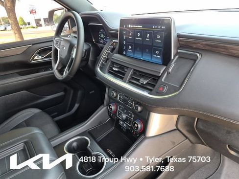 Used 2023 Chevrolet Suburban Z71 w/ Luxury Package AWD/4WD image 14