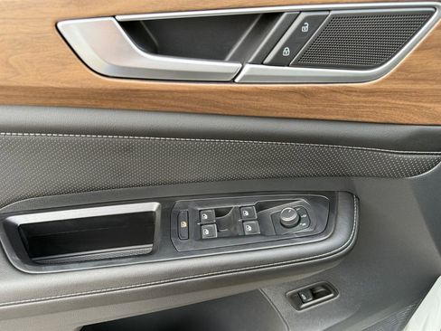 Used 2025 Volkswagen Atlas SE image 11