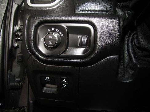 Used 2021 RAM 1500 Big Horn image 9