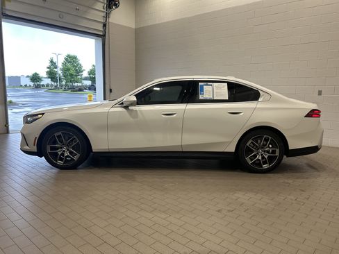 Used 2026 BMW 530i w/ Premium Package RWD image 6