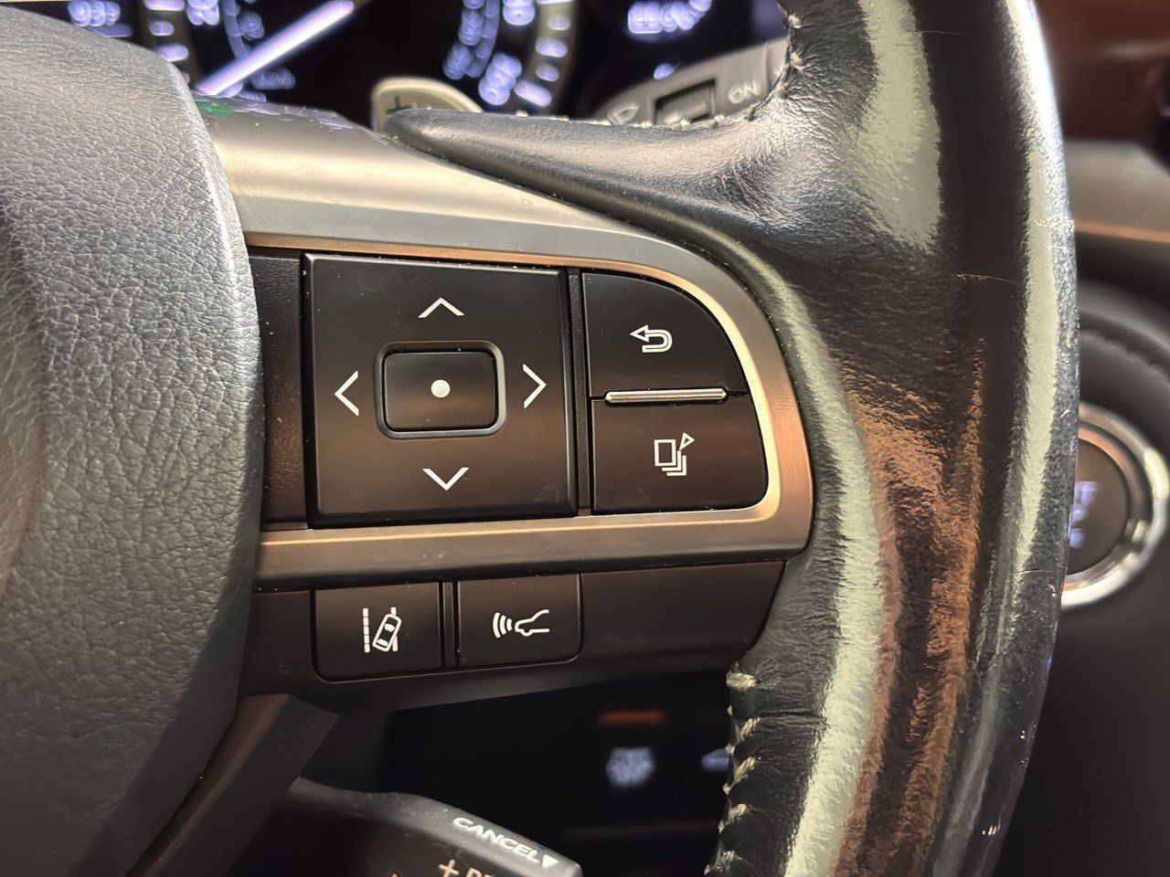 Used 2018 Lexus LX 570 4WD w/ Luxury Package image 19