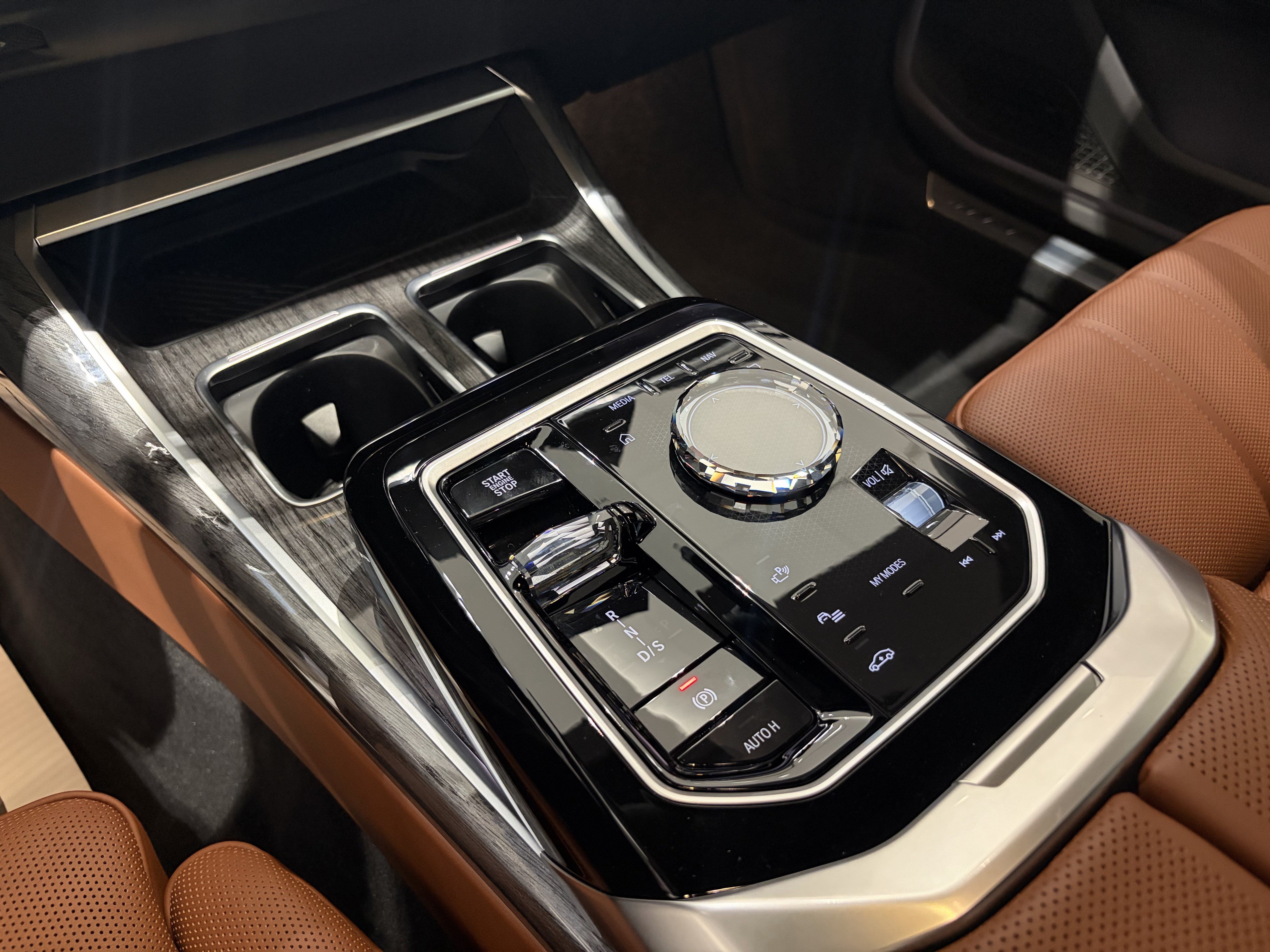 Certified 2025 BMW 760i xDrive w/ Executive Package AWD/4WD image 14