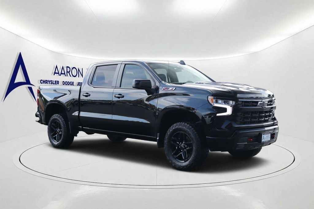 Used 2024 Chevrolet Silverado 1500 LT Trail Boss w/ Convenience Package II AWD/4WD image 3