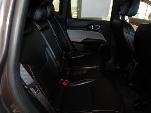Used 2024 Jeep Compass Latitude AWD/4WD image 17