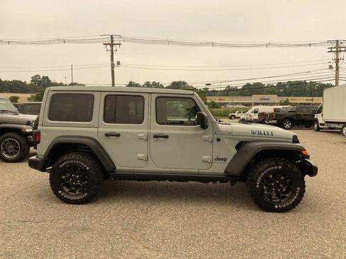 Used 2023 Jeep Wrangler Unlimited w/ Sun & Screen Package AWD/4WD image 2