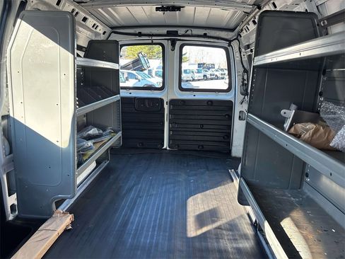Used 2019 GMC Savana 2500 w/ Enhanced Convenience Package image 29