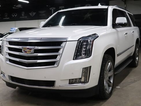 Used 2020 Cadillac Escalade ESV Premium Luxury image 1