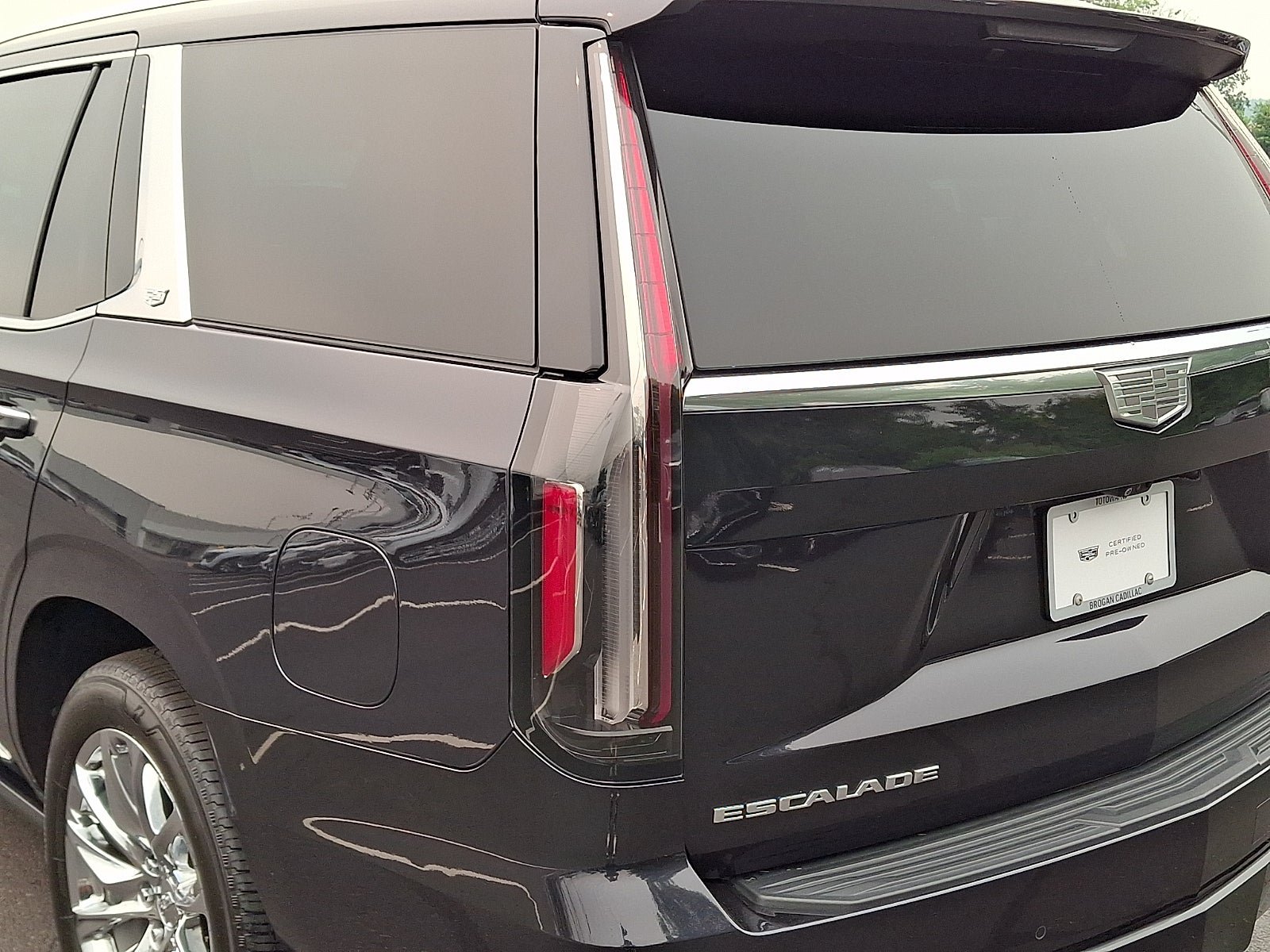 Certified 2022 Cadillac Escalade Premium Luxury Platinum w/ Heavy-Duty Trailer Package AWD/4WD image 12