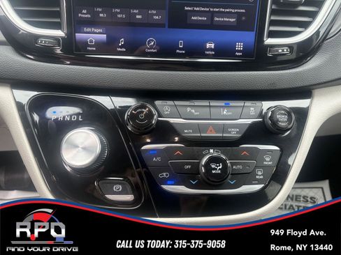 Used 2024 Chrysler Pacifica Touring-L FWD image 23