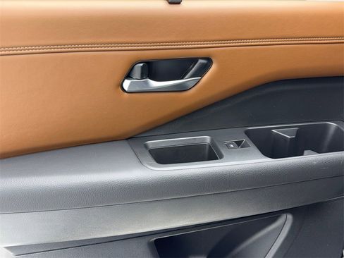 Used 2024 Nissan Pathfinder Platinum w/ Cargo Package image 39