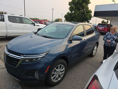Used 2024 Chevrolet Equinox LT AWD/4WD image 3