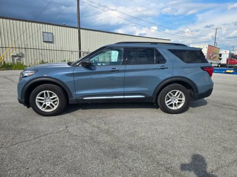 Used 2025 Ford Explorer Active AWD/4WD image 7