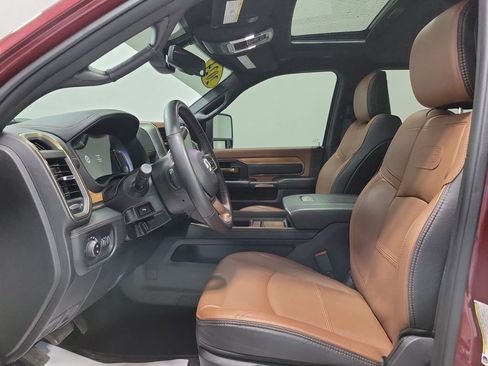 Used 2024 RAM 2500 Limited w/ Towing Technology Group AWD/4WD image 3