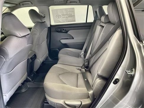Used 2024 Toyota Highlander LE FWD image 22