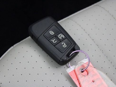 Used 2022 Volkswagen Tiguan SE w/ Panoramic Sunroof Package image 30