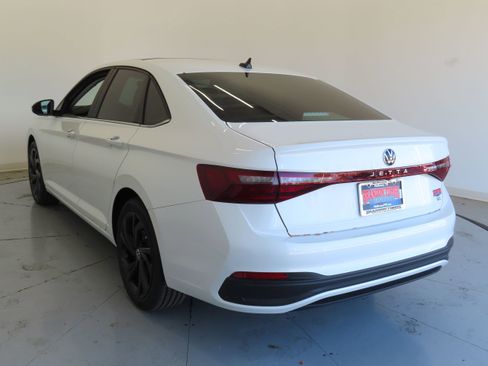 New 2025 Volkswagen Jetta SE image 7
